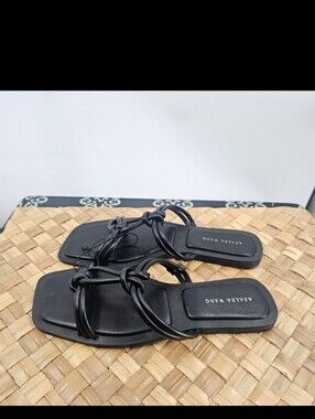 Azalea Wang Black Strappy Sandals NWOT Size 9